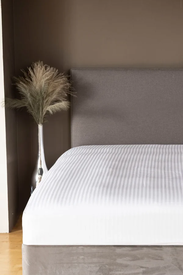 HOTEL SUITE SATIN STRIPE 540TC DEEP FIT.